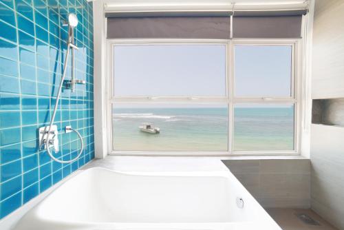 Premier Ocean Suite with 10% off on Food & Beverage image 3