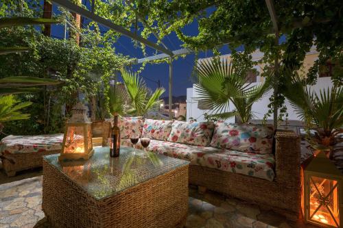 Grace Hotel & Studios 2