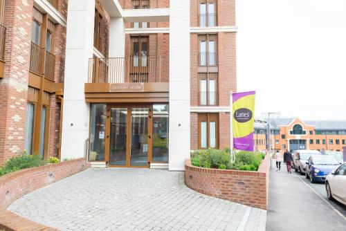 Beautiful 1 Bed Apartment in Centre of St Albans - Free Parking - 5 min walk to St Albans city centre & Railway station, 15mins drive to Harry Potter World - Free Super-fast Wifi