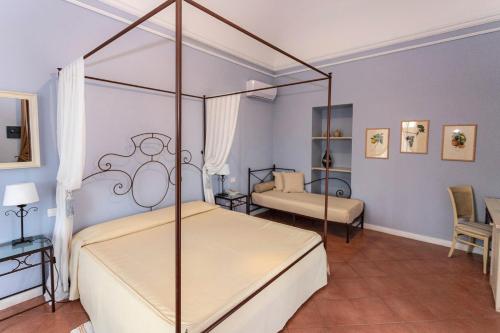 1 queen bed, 1 twin bed