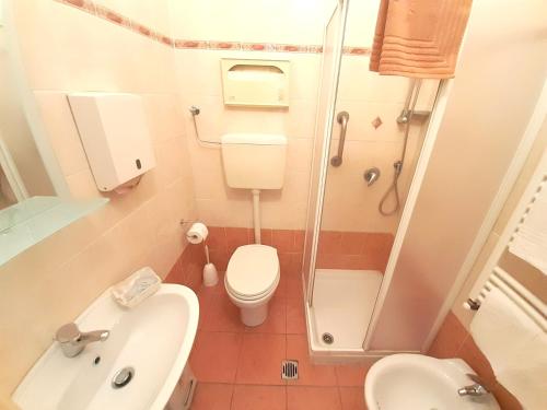 Double or Twin Room with Shared Bathroom