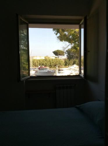 A La vue chambre BAGNO CONDIVISO SHARED BOTH2piano no lift NO ANIMALI a pagamento aria condizionata  in Fiumicino Airport