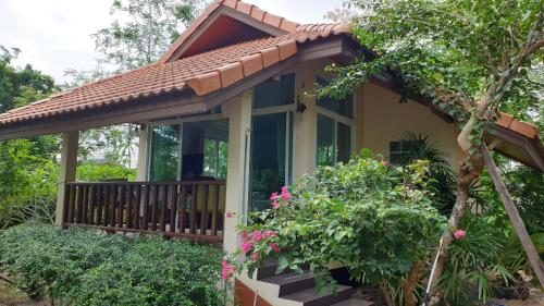 Wandee Resort Bankrut in Baan Grood Beach