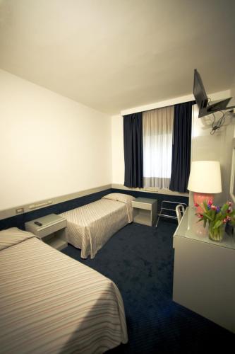 Club Hotel - image 7