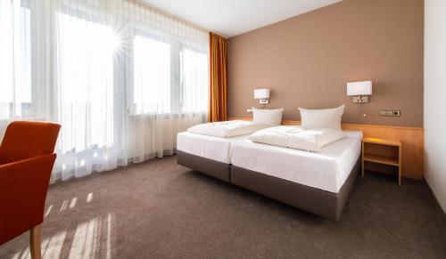 ARAMIS Tagungs- und Sporthotel - Tap to explore photos