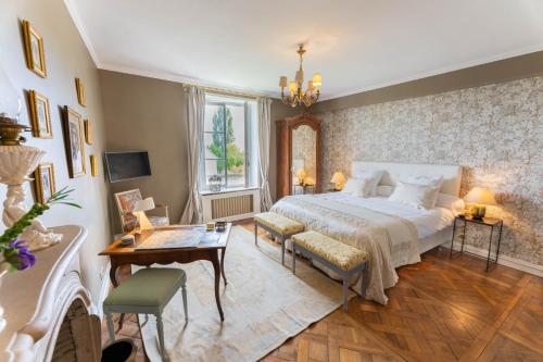 Zuhanyzó, Le Clos Tellier in Mareil-Marly