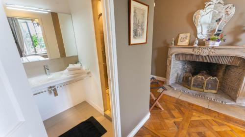 Zuhanyzó, Le Clos Tellier in Mareil-Marly