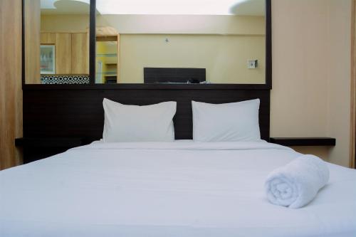 Stylish and Convenient Studio Green Pramuka Apartment By Travelio