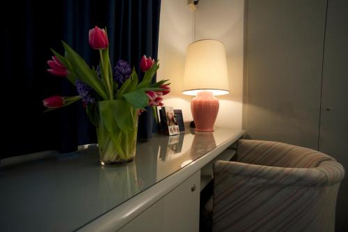 Club Hotel - image 4