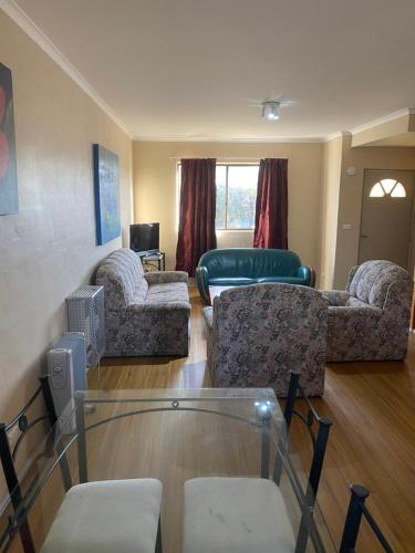 2 bedrooms, 3 beds