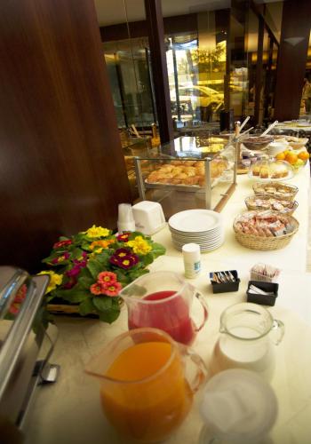 Club Hotel - image 3