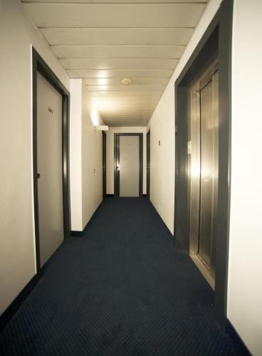Club Hotel - image 12