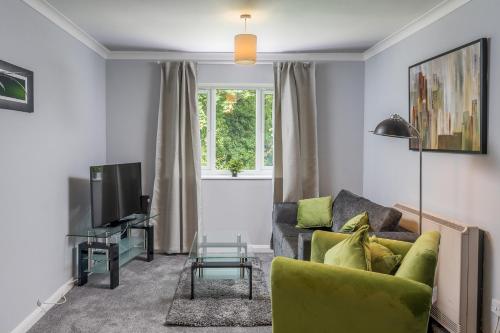 Sublime Stays Thornhill 1 Bed Apartment Crawley - image 3