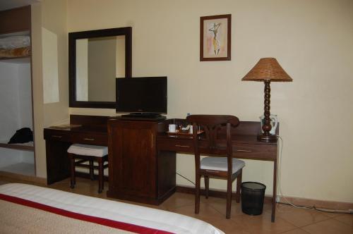 New Safari Hotel - image 3
