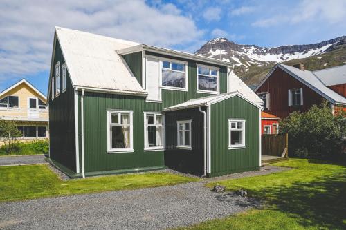 Hotel Aldan - The Old School - Apartment - Seyðisfjörður