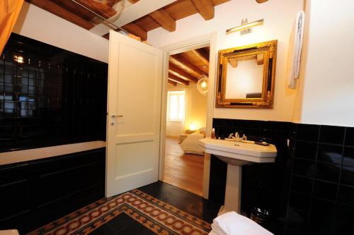 Bathroom, Locanda Al Castelletto in Tremosine
