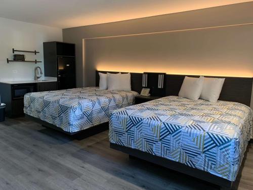 Queen Room with Two Queen Beds - Non-Smoking