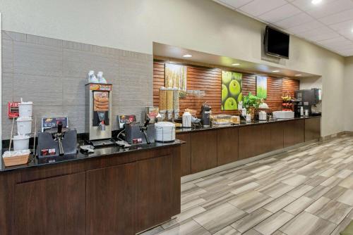 La Quinta by Wyndham New Orleans Airport - image 13