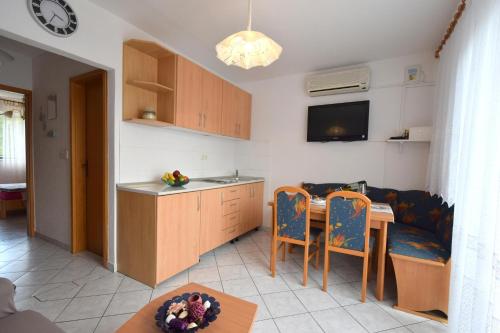 Apartment Sunny 1 - image 6