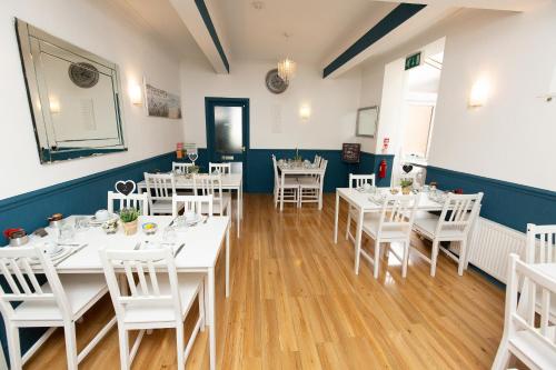The Carlton - image 3