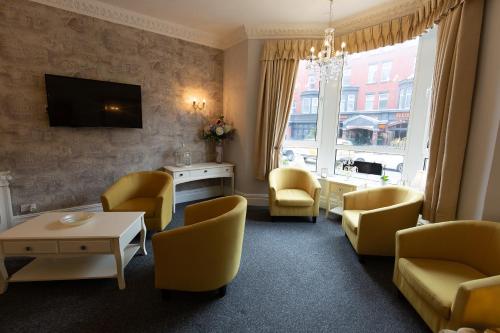 The Carlton - image 5