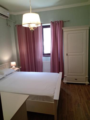 Deluxe Double Room image 5
