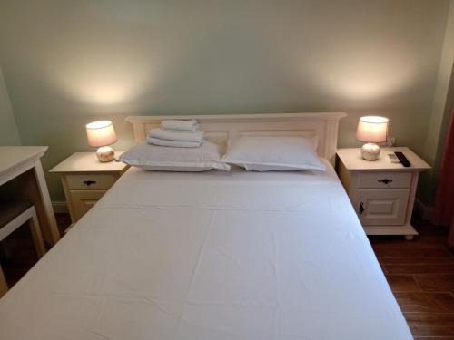 Deluxe Double Room image 8
