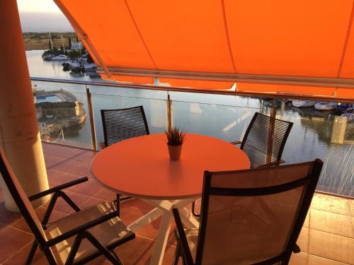  Vue Panoramique sur la Mediterrannée, appartement sur canal & proche plage in Roses