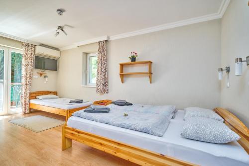 Triple Room with Private Bathroom