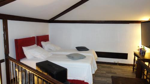 3 queen beds