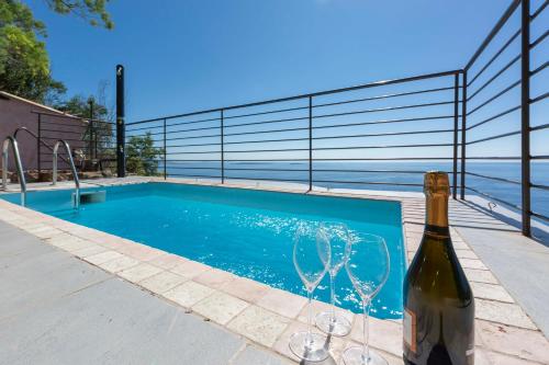 BNB RENTING Breathtaking luxurious villa with sea-view in Théoule sur Mer