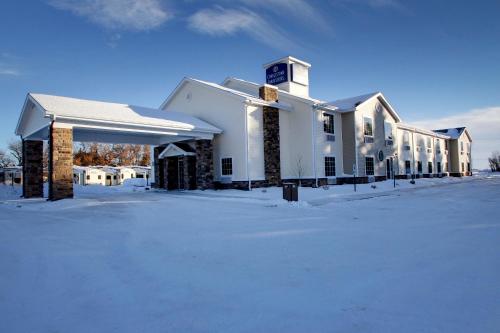 Cobblestone Inn & Suites - Rugby - Hotel