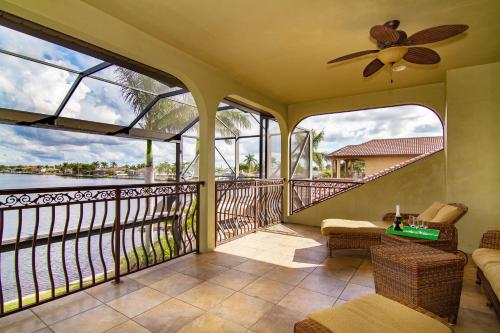 Tropical waterfront paradise with gulf access heated infinity pool and spa - Villa Southern Shores - image 3