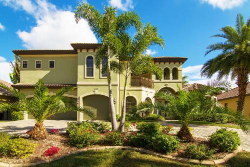 Tropical waterfront paradise with gulf access, heated infinity pool and spa - Villa Southern Shores thumb 4