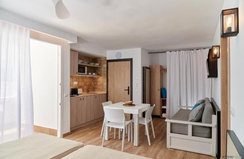 Apartamentos Sabina Playa - image 8