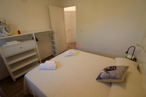 One-Bedroom Apartment image 2