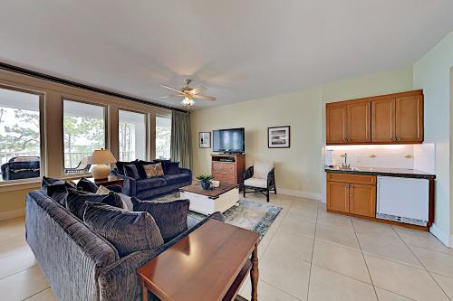 New Listing! Spacious Bayside Condo With Pool Beach Condo - image 8