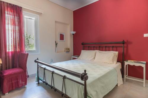 Casa Bonita, House with Private Entrance and Garden, between center and sea, Афины