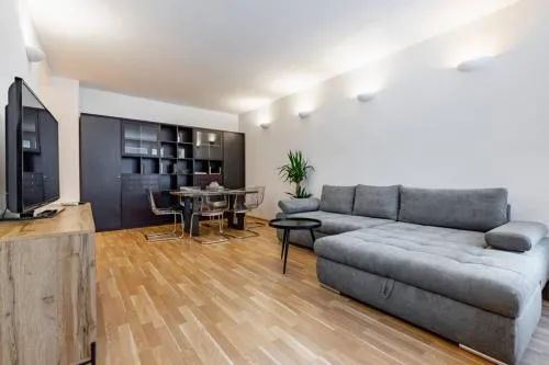 Charming Apartment with Balcony, Close to Stephansdom Cathedral in Wien, Österreich