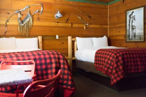 Shaver Lake Village Hotel thumb 2