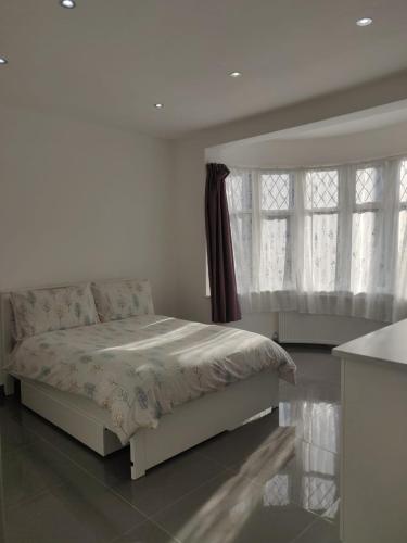 Stunning Double Room In Harrow, Kingsbury, London