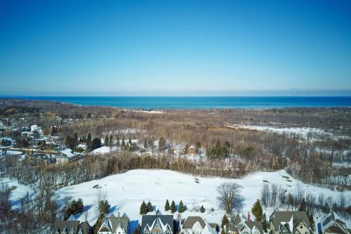 Executive Town Home-Mountain View-Historic Snowbridge Village, Walking Distance to the Resort