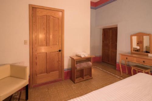 room detail thumbnail 2
