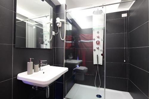 King Suite image 6