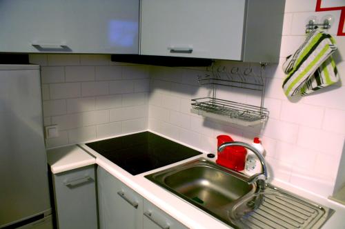 Cozy, Equipped Apartment with Free Monitored Private Parking close to Old Town, Cracovie (photo 9)