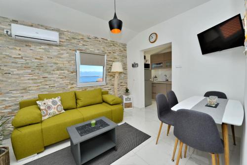 2 bedrooms, 4 beds