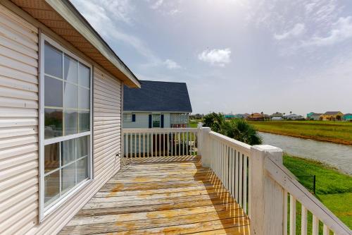 Serenity Cove in Stingaree, USA