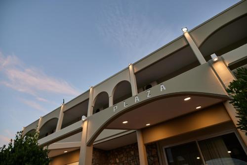 Plaza Hotel - image 11