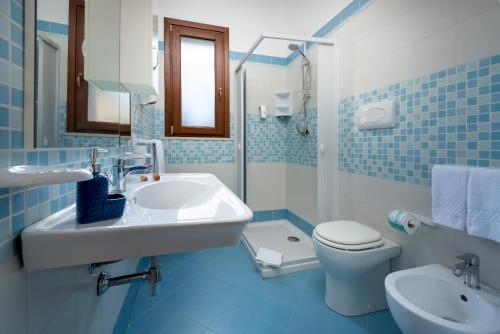 Superior Double or Twin Room with Terrace image 9