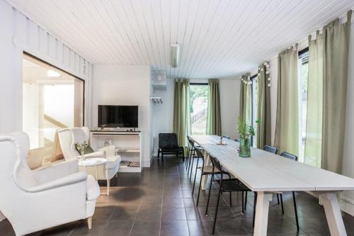 Hestra Guesthouse - image 10
